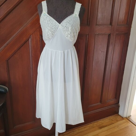 Vintage White Lace & Sheer Nylon Nightgown With Floral Embroidery Details - Picture 1 of 6